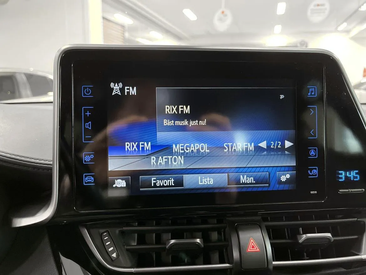 Vehicle image 15
