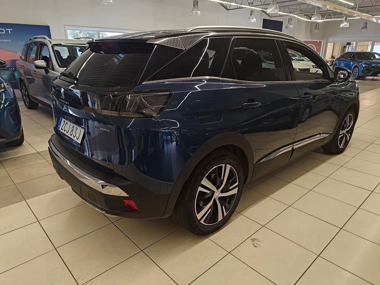 Vehicle image 4
