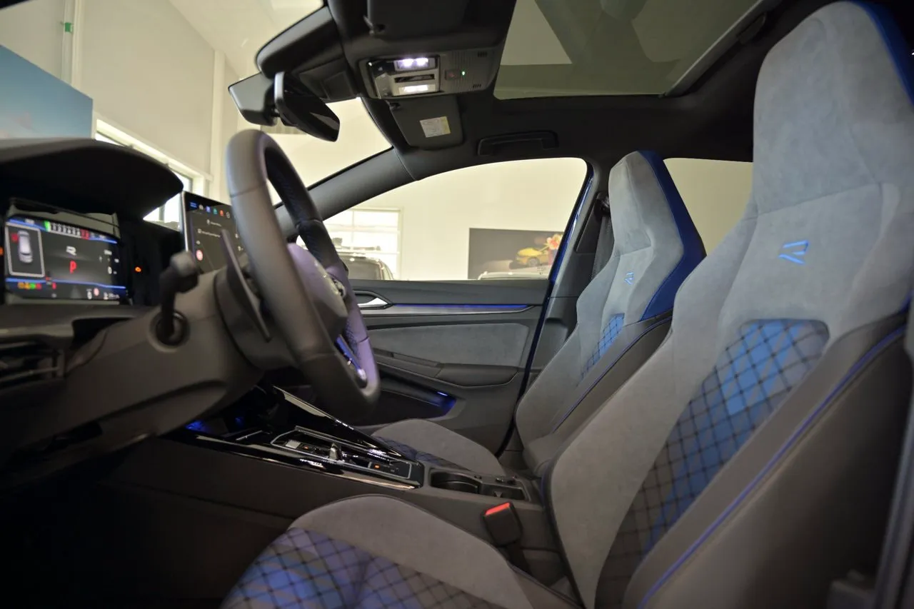 Vehicle image 20
