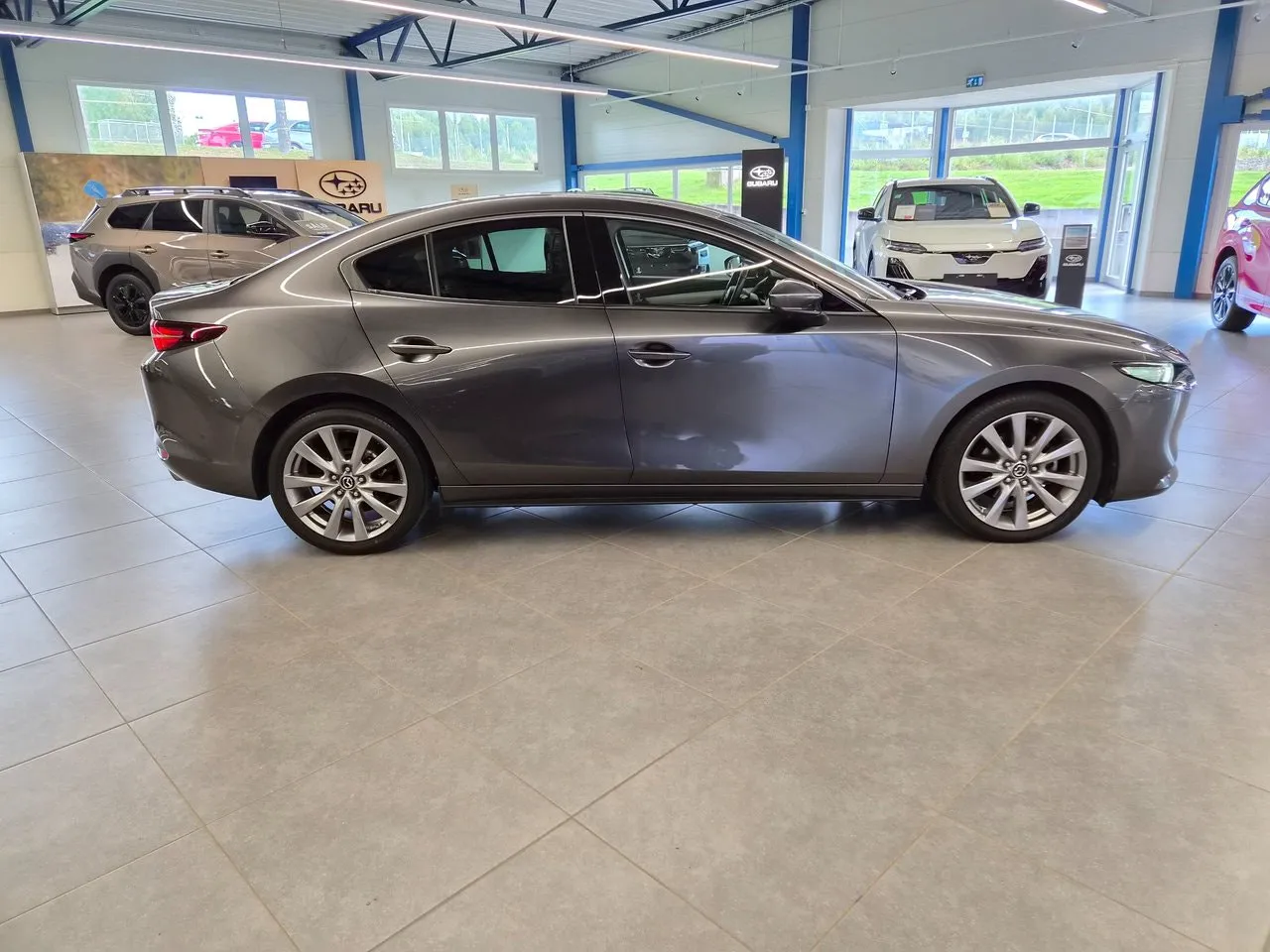 Vehicle image 4