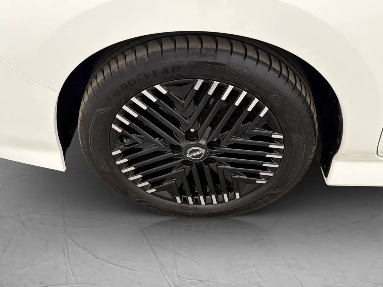Vehicle image 32
