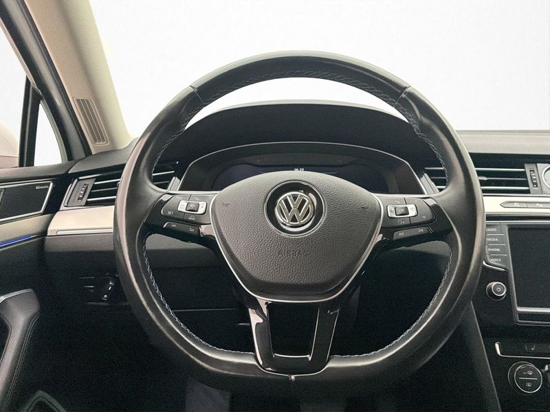 Volkswagen Passat bild 17