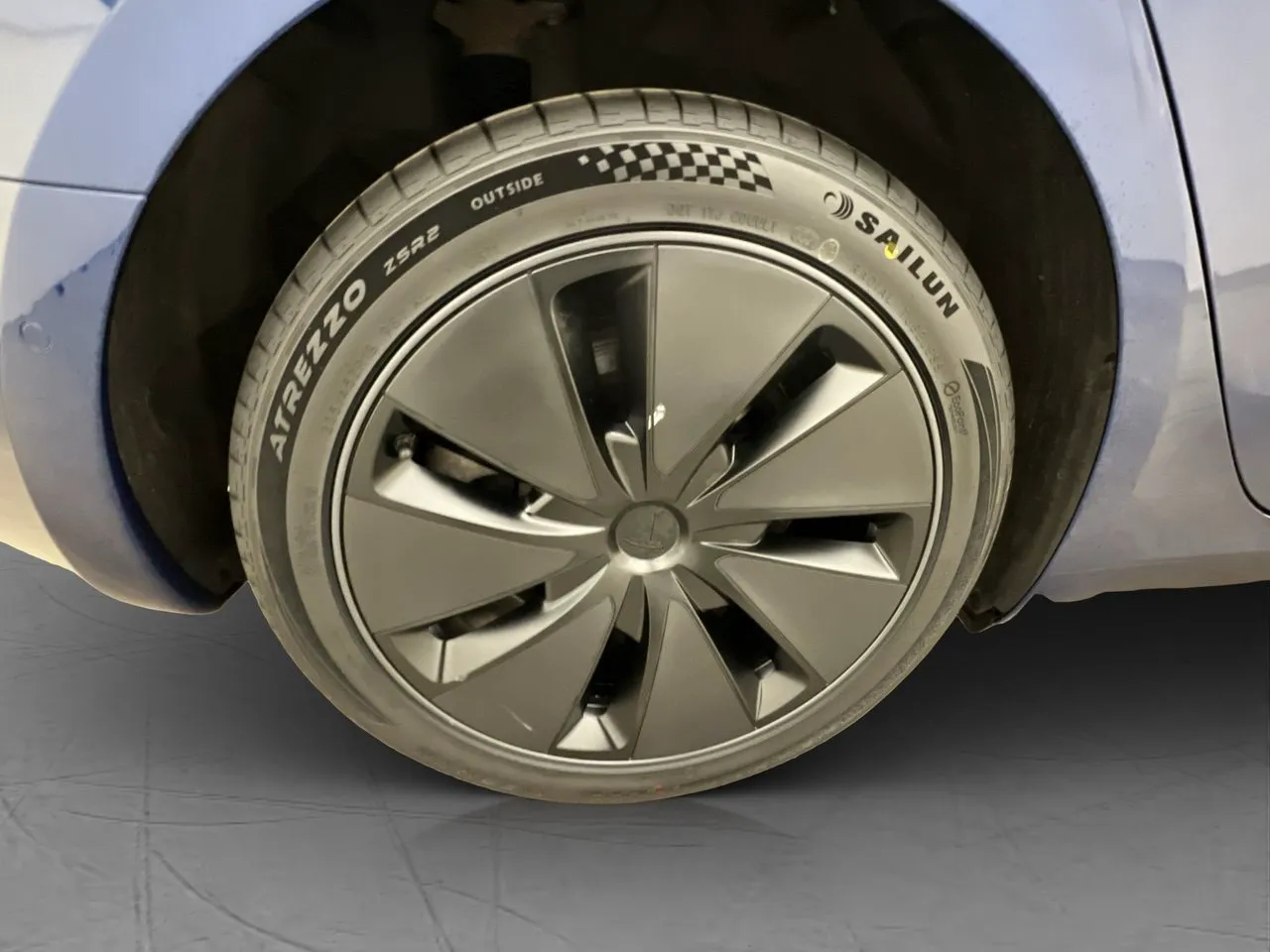 Vehicle image 32
