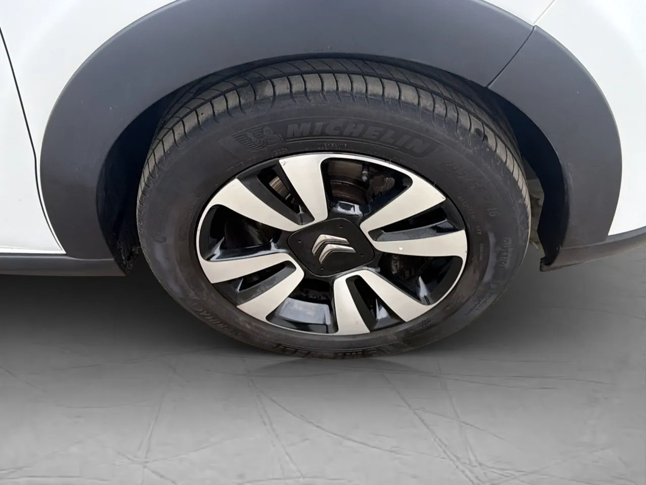 Vehicle image 30