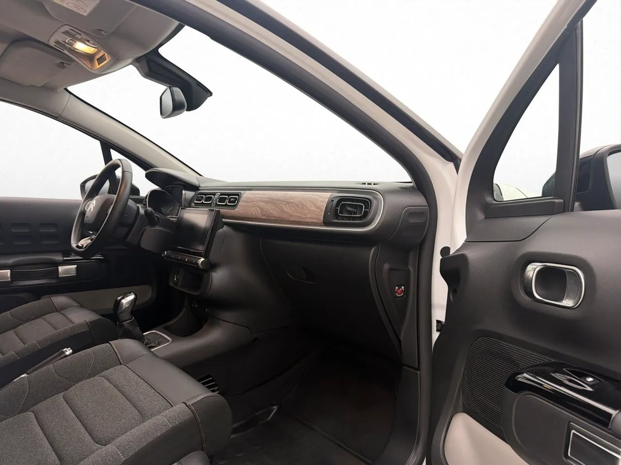 Vehicle image 23