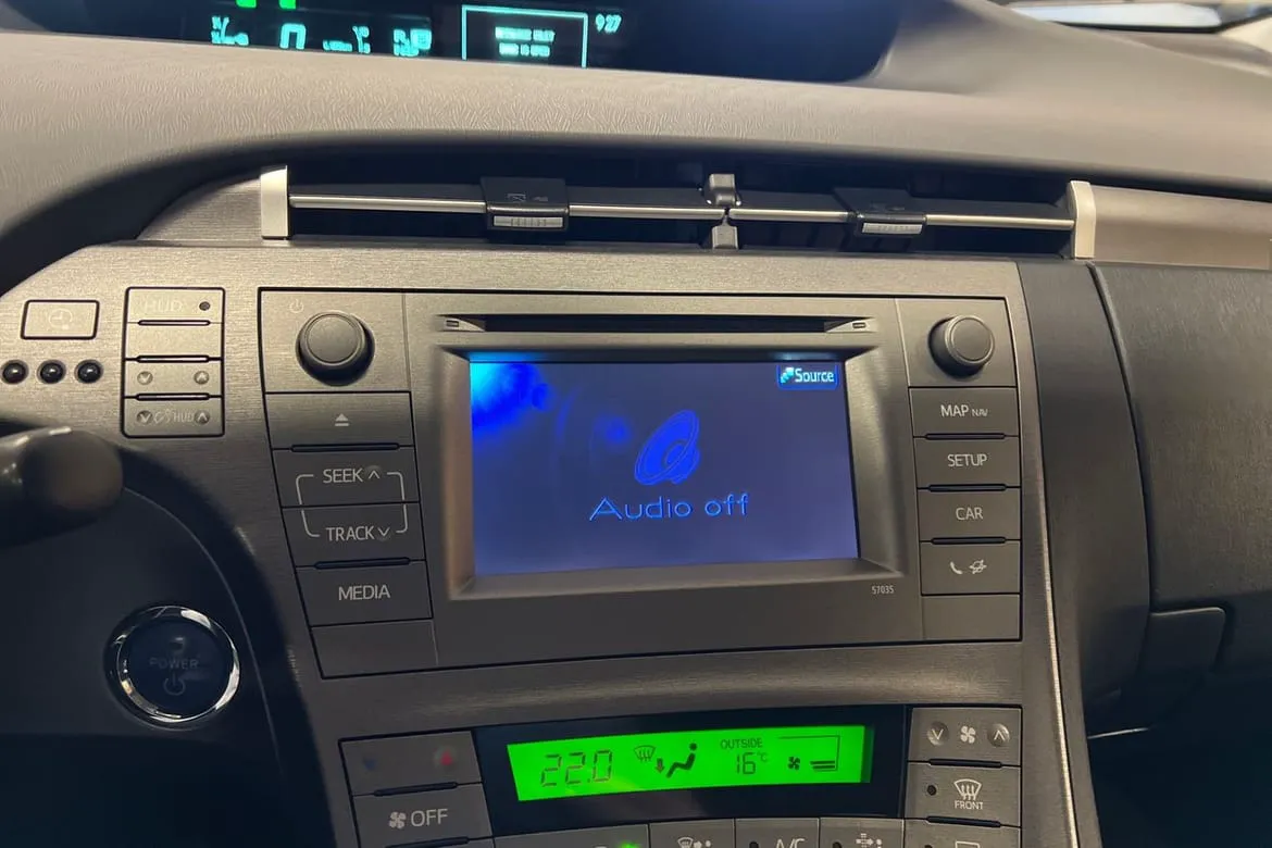 Vehicle image 14