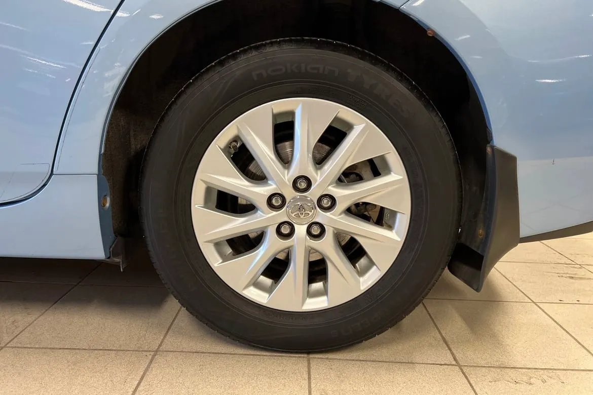 Vehicle image 16
