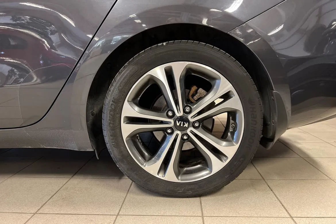 Vehicle image 16
