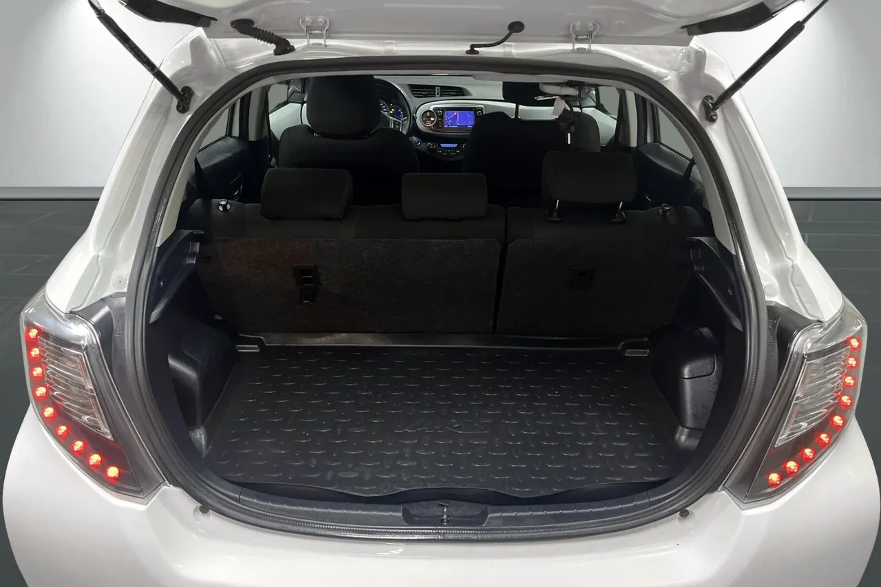 Vehicle image 16
