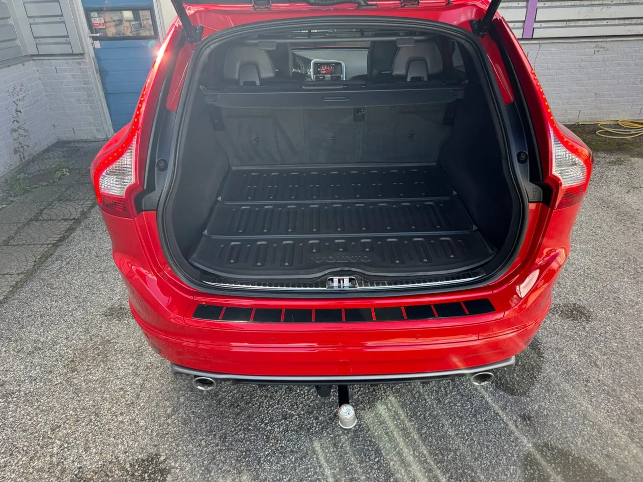 Vehicle image 15