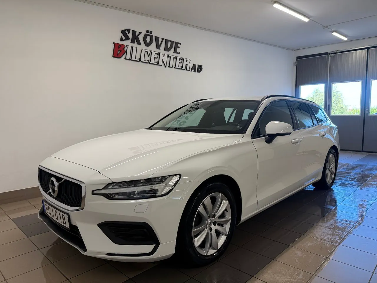 Vehicle image 5