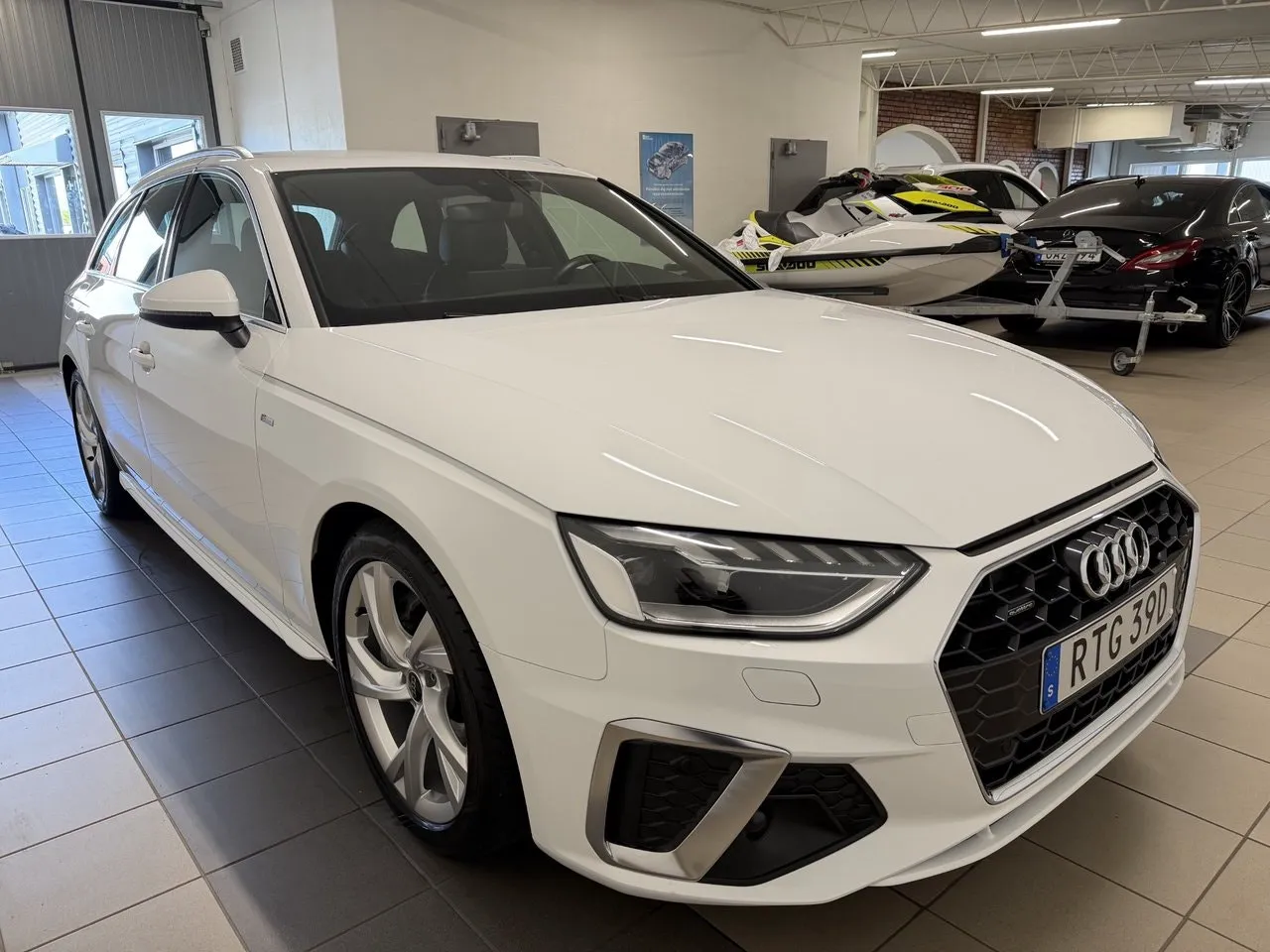 Vehicle image 5