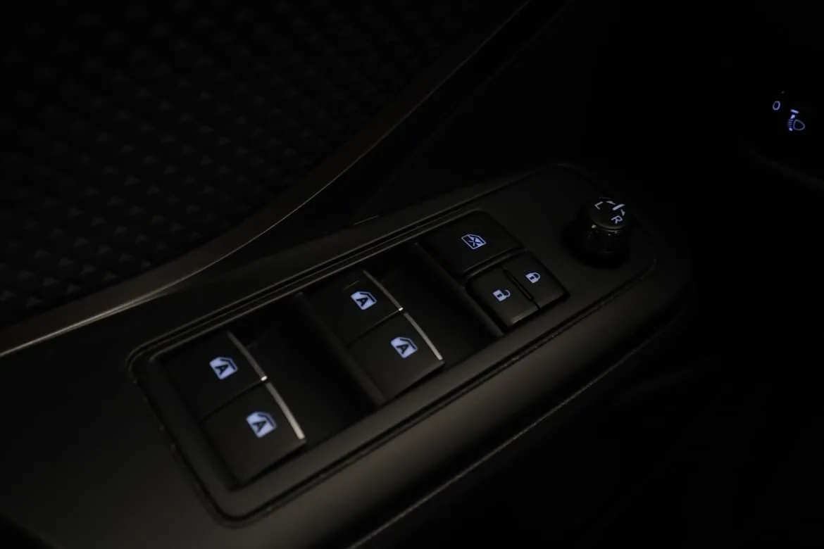 Vehicle image 32