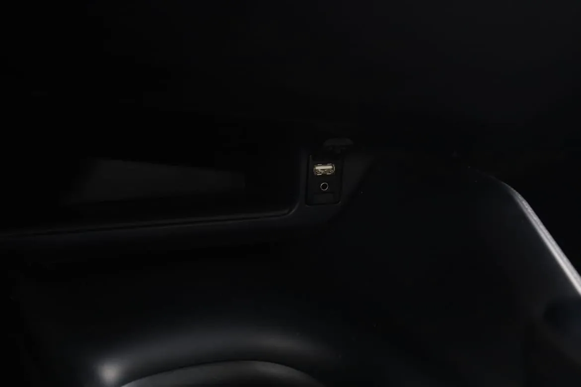 Vehicle image 25