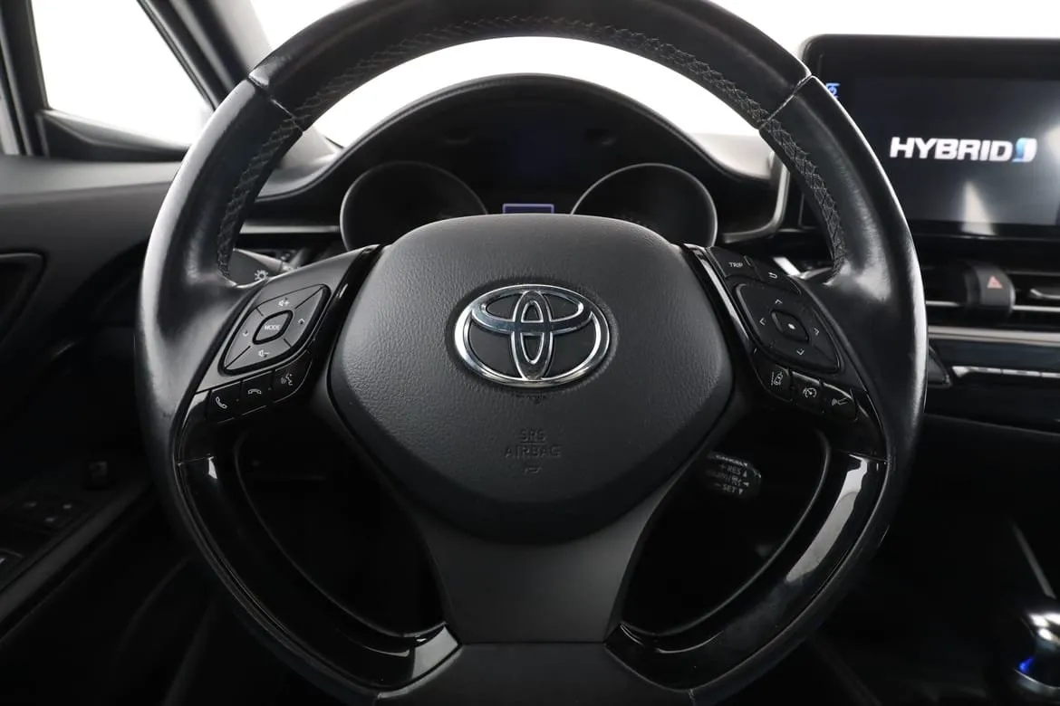 Vehicle image 18