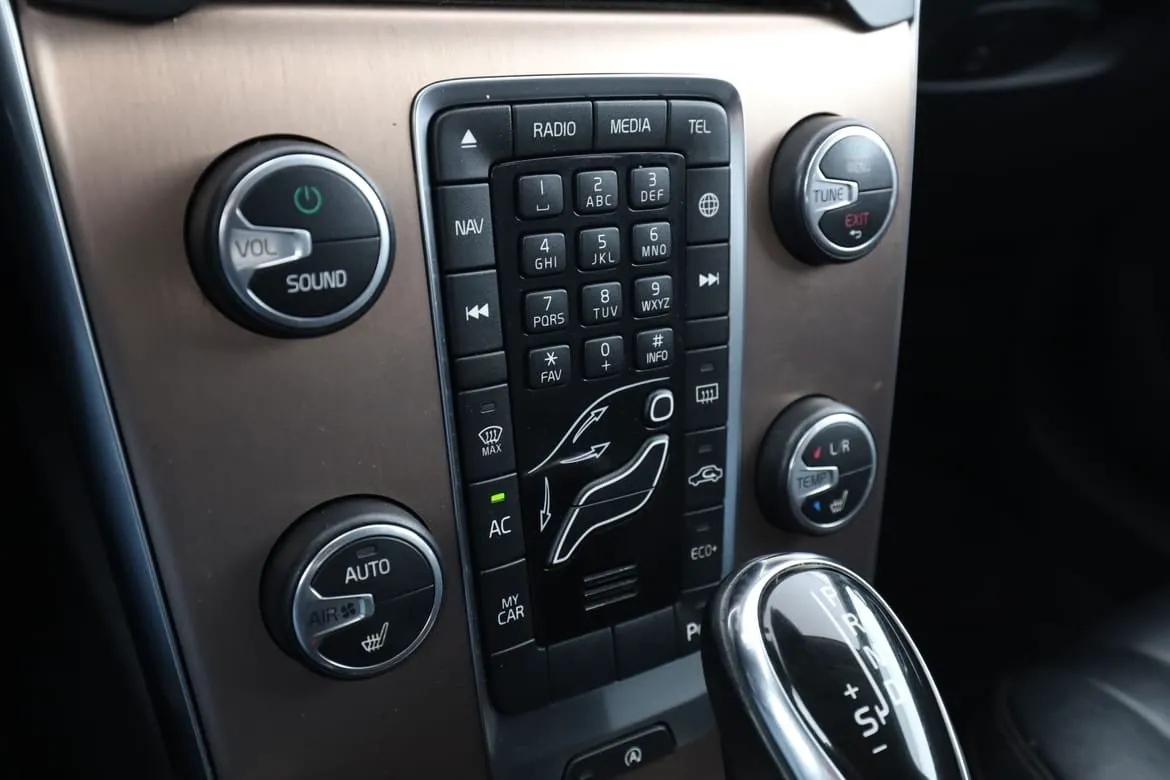 Vehicle image 24