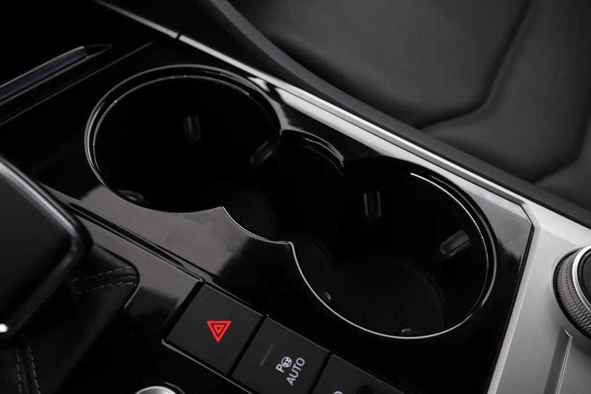 Vehicle image 32