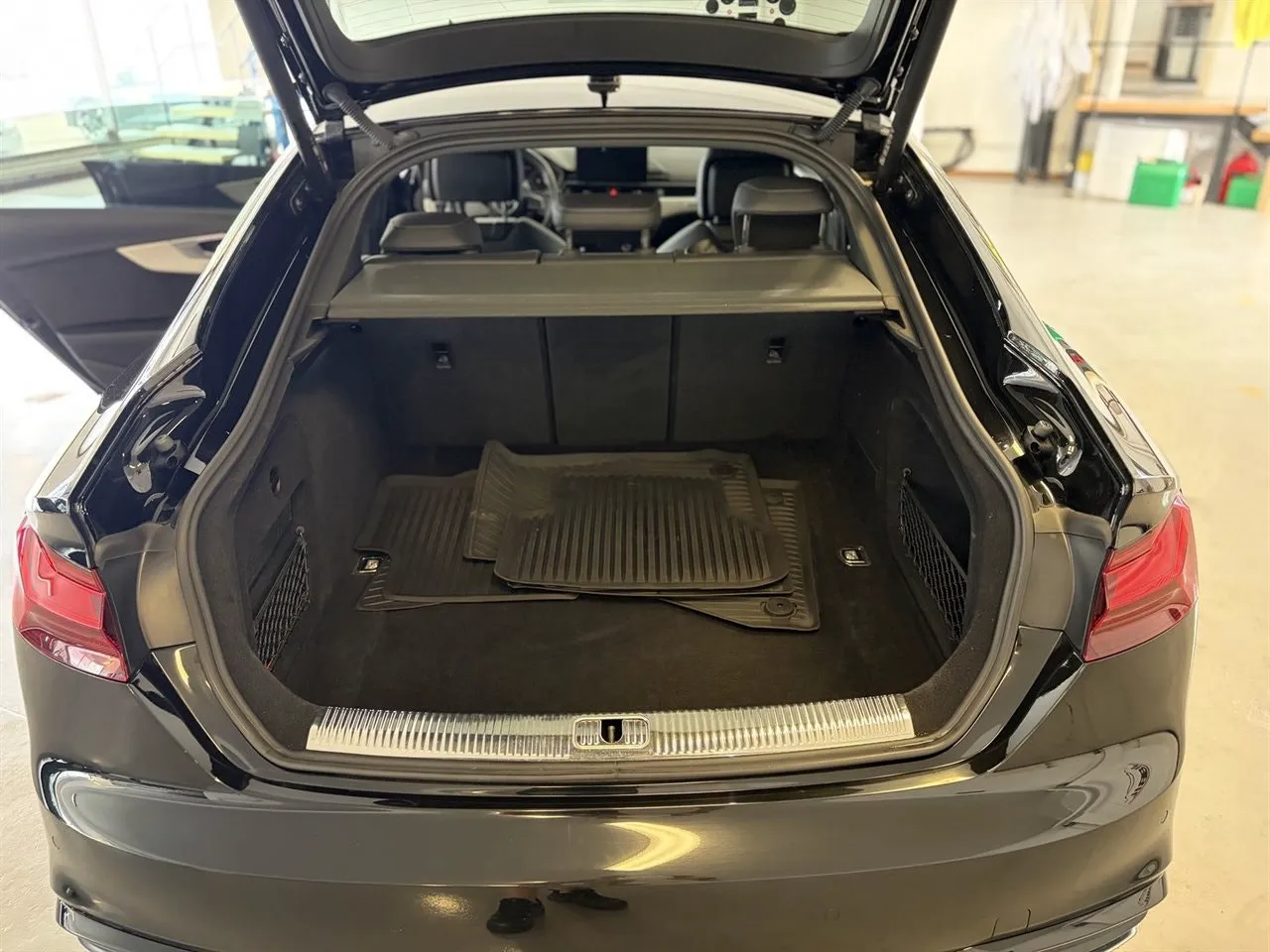 Vehicle image 9