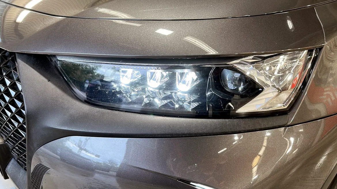 Vehicle image 15