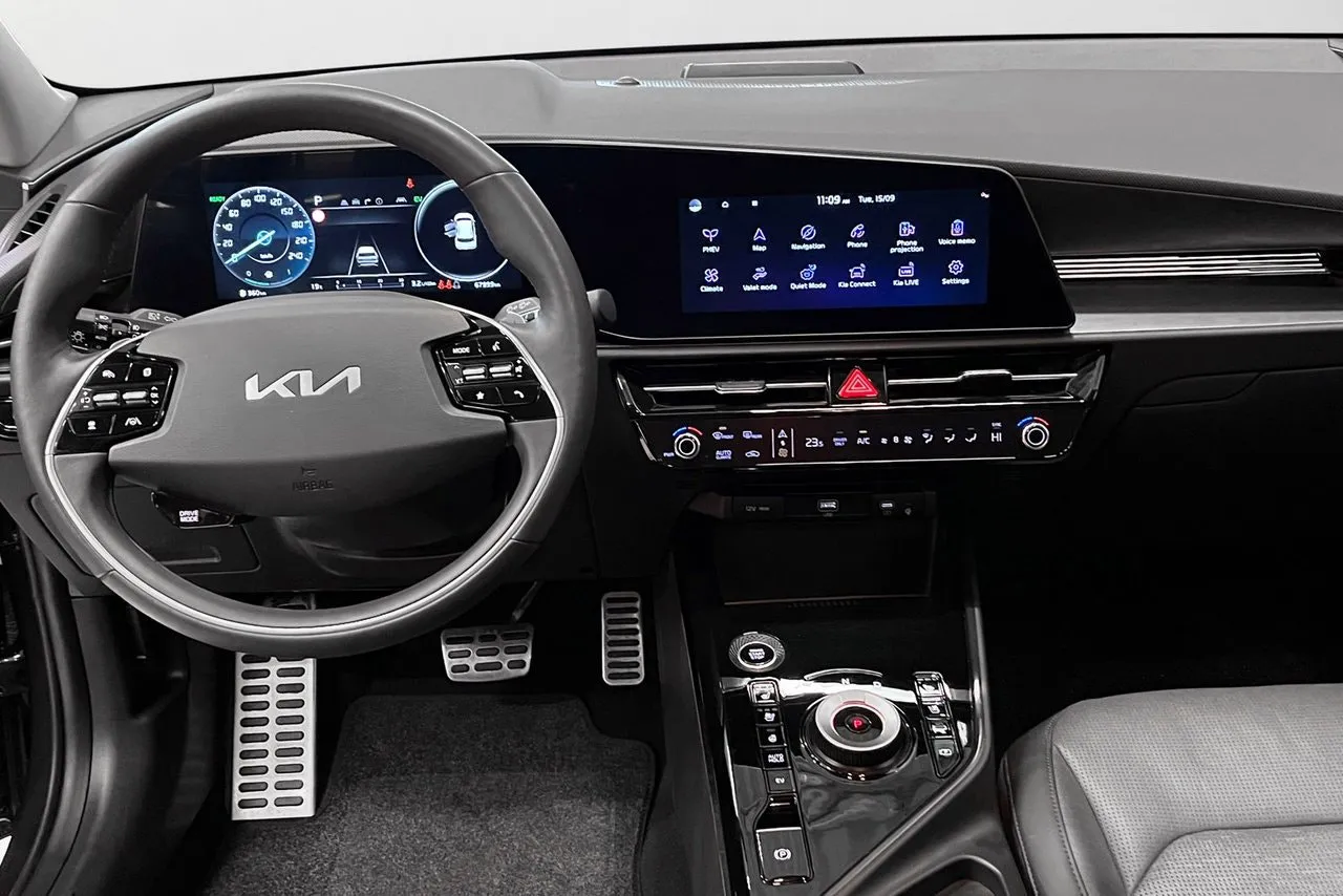 Vehicle image 18