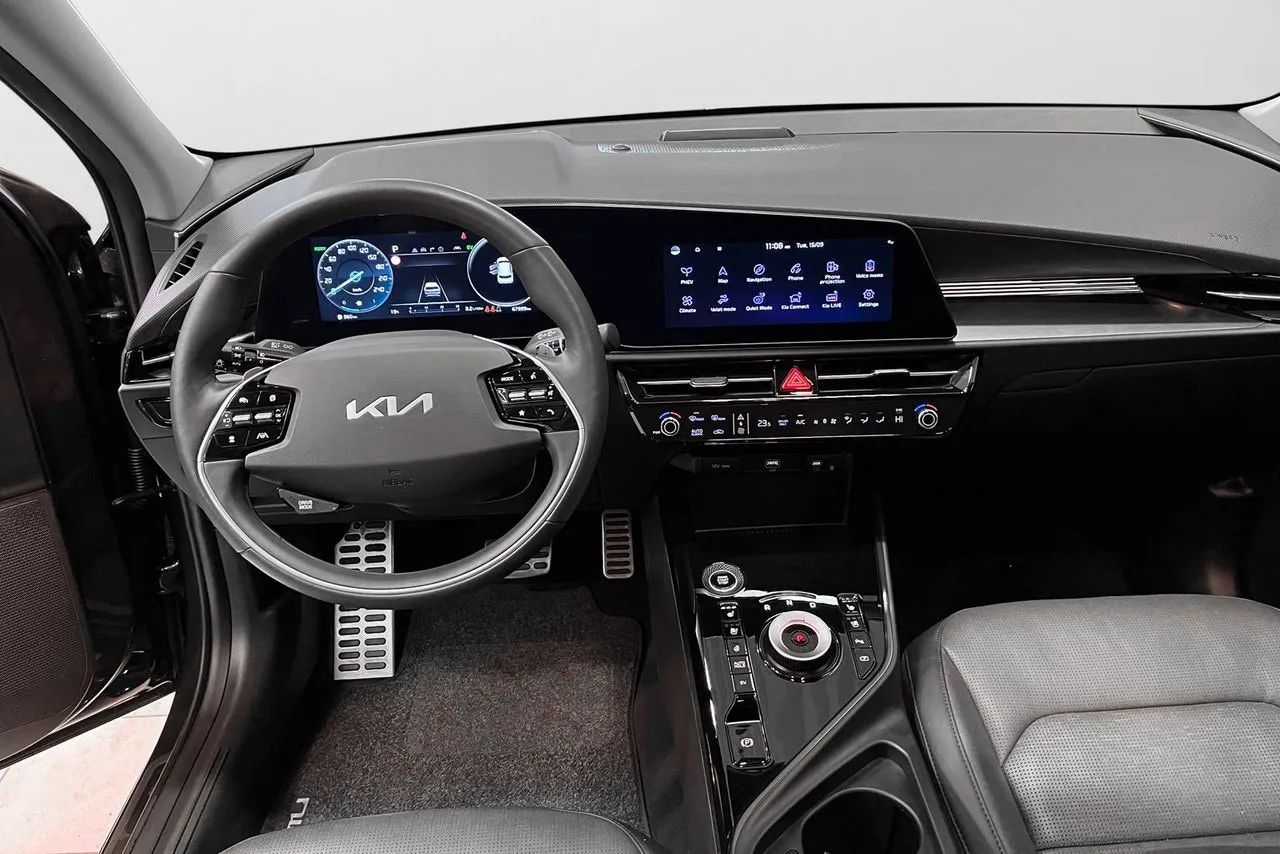 Vehicle image 15