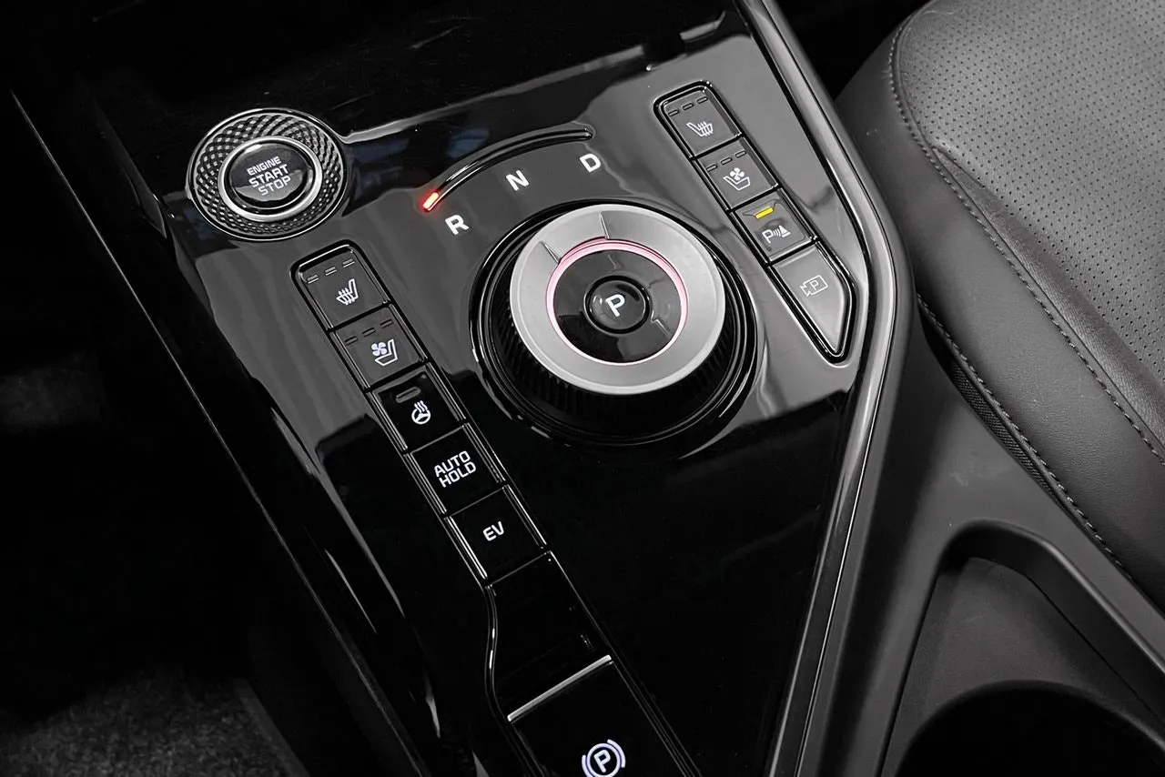 Vehicle image 25