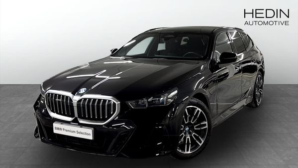 BMW 530 e xDrive Touring M sport / Dragkrok / Rattvärme - 2026