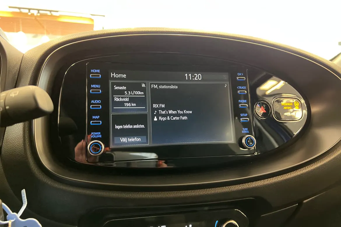 Vehicle image 14