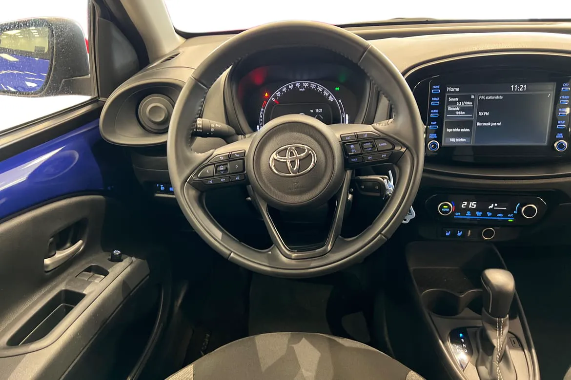 Vehicle image 10