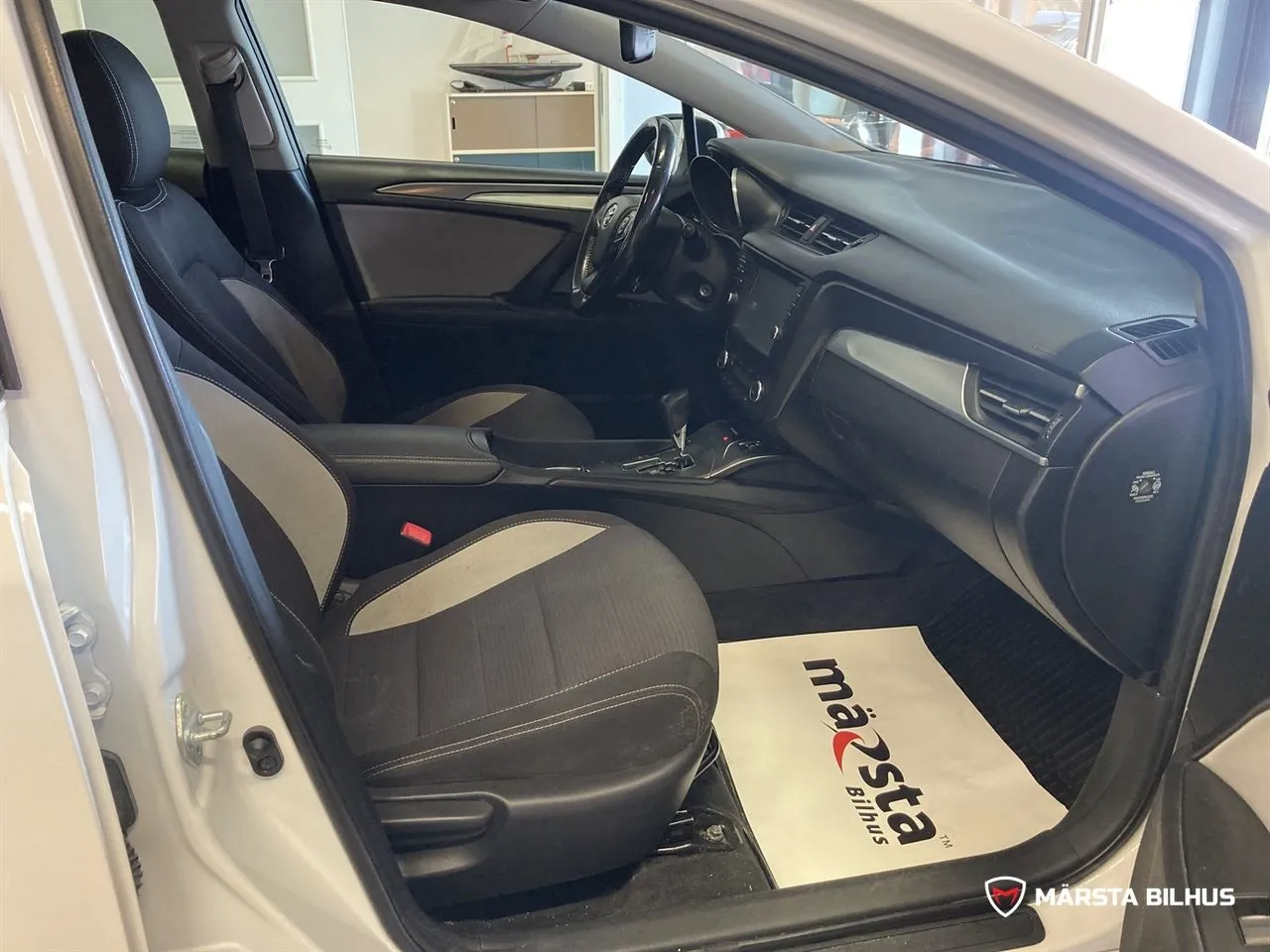 Vehicle image 7
