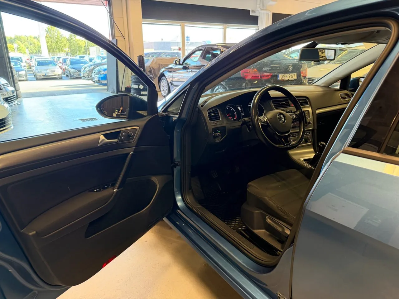 Vehicle image 7