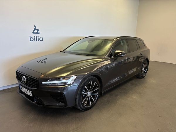 Volvo V60 T6 Plus Dark Nordic Edition / Dragkrok / Keyless / BLIS / Harman/Kardon / - 2025