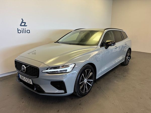 Volvo V60 T6 Plus Dark Nordic Edition / Dragkrok / Keyless / BLIS / Harman/Kardon / - 2025