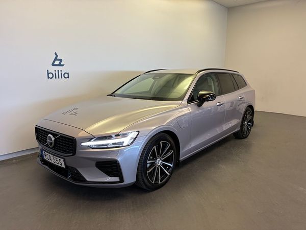 Volvo V60 T6 Plus Dark Nordic Edition / Dragkrok / Keyless / BLIS / Harman/Kardon / - 2026