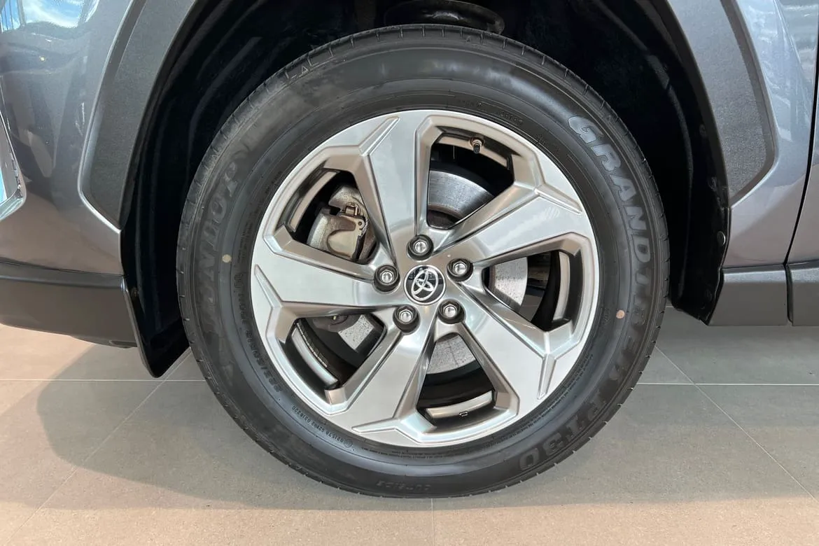 Vehicle image 16
