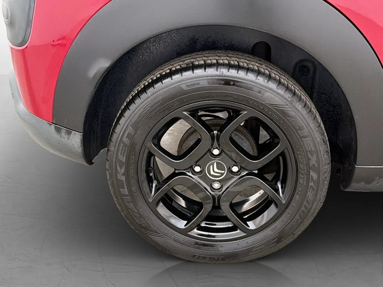 Vehicle image 21