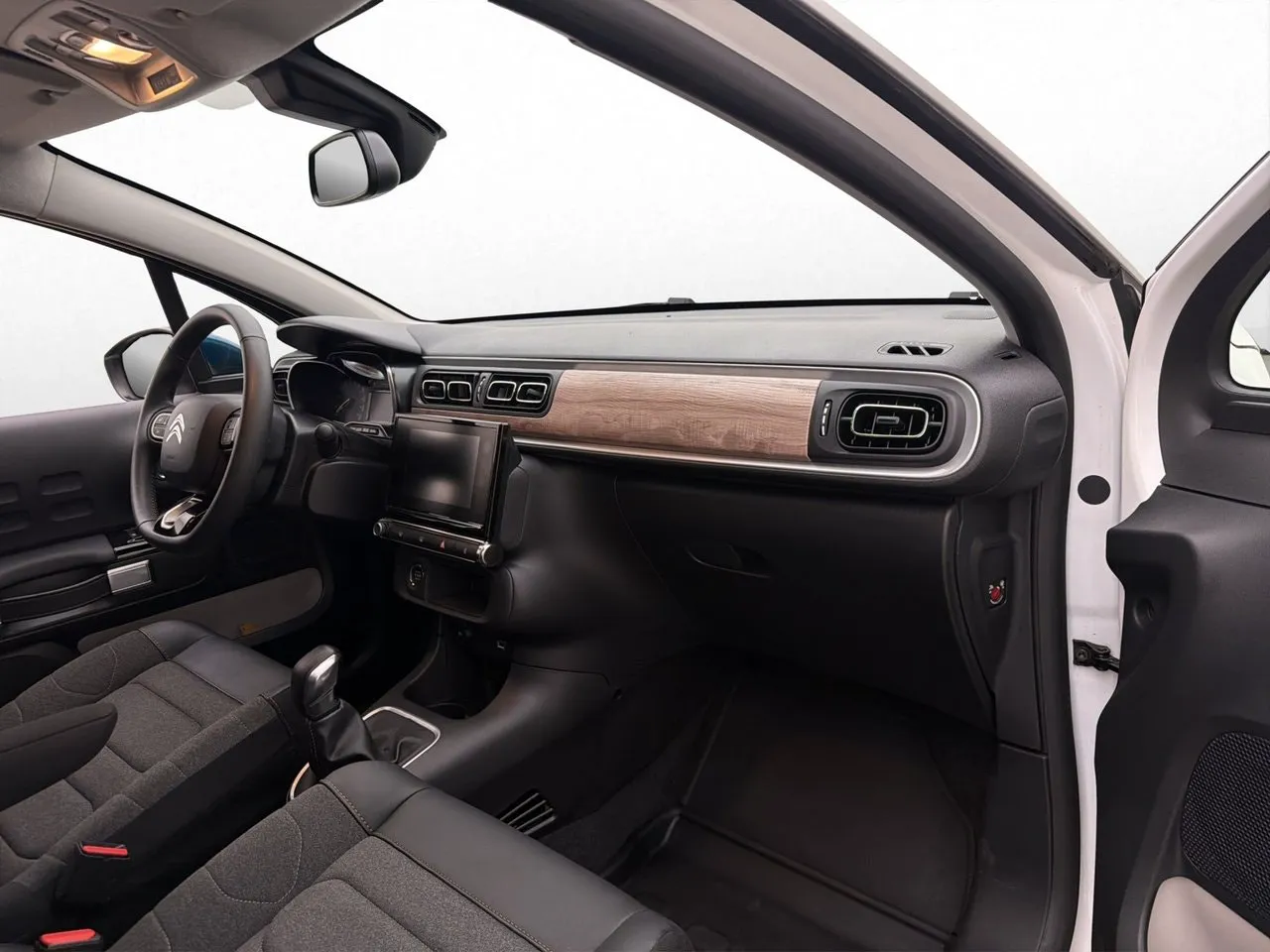 Vehicle image 21