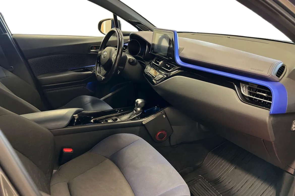 Vehicle image 6