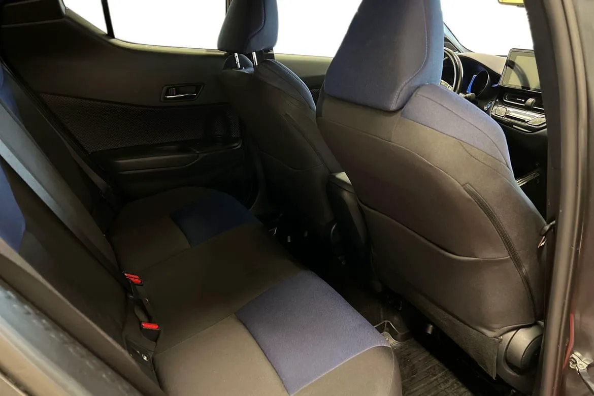 Vehicle image 7