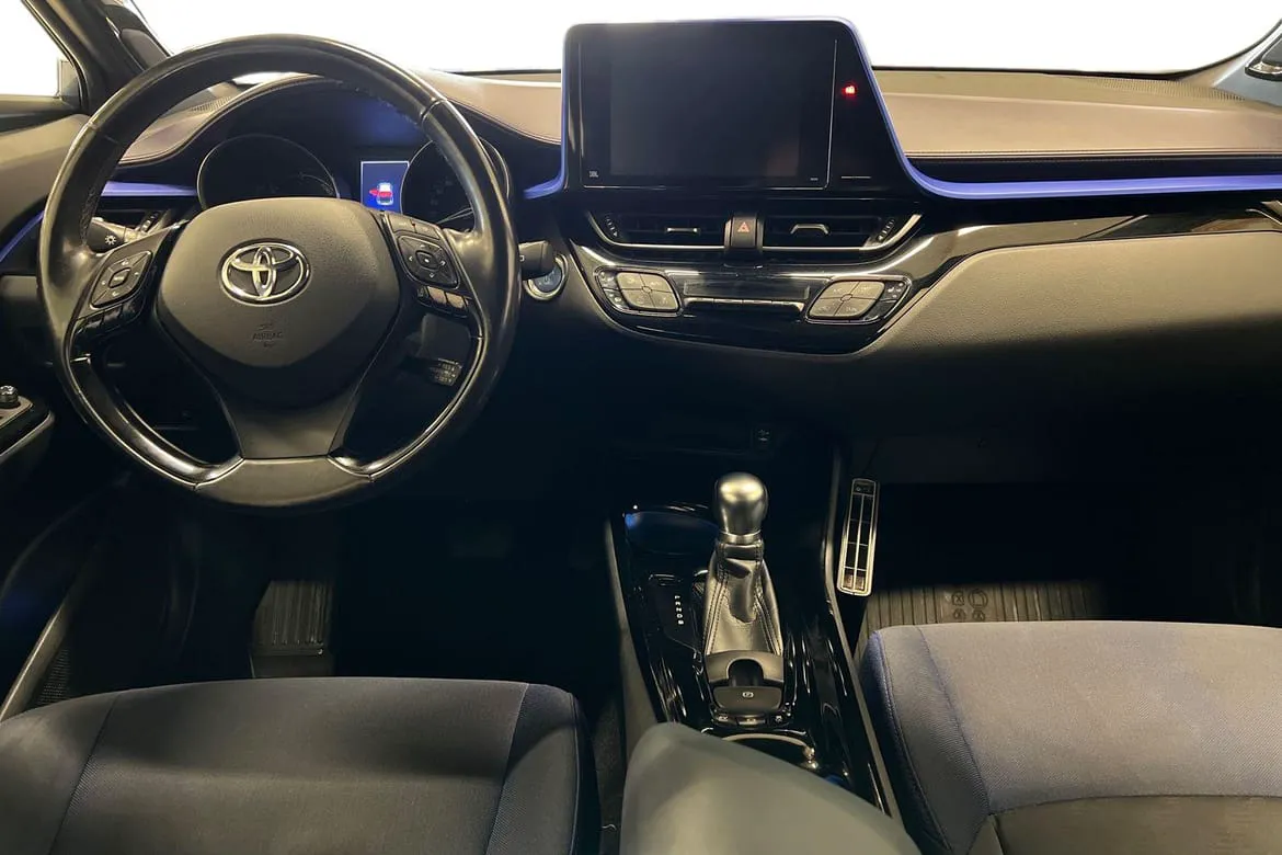 Vehicle image 9
