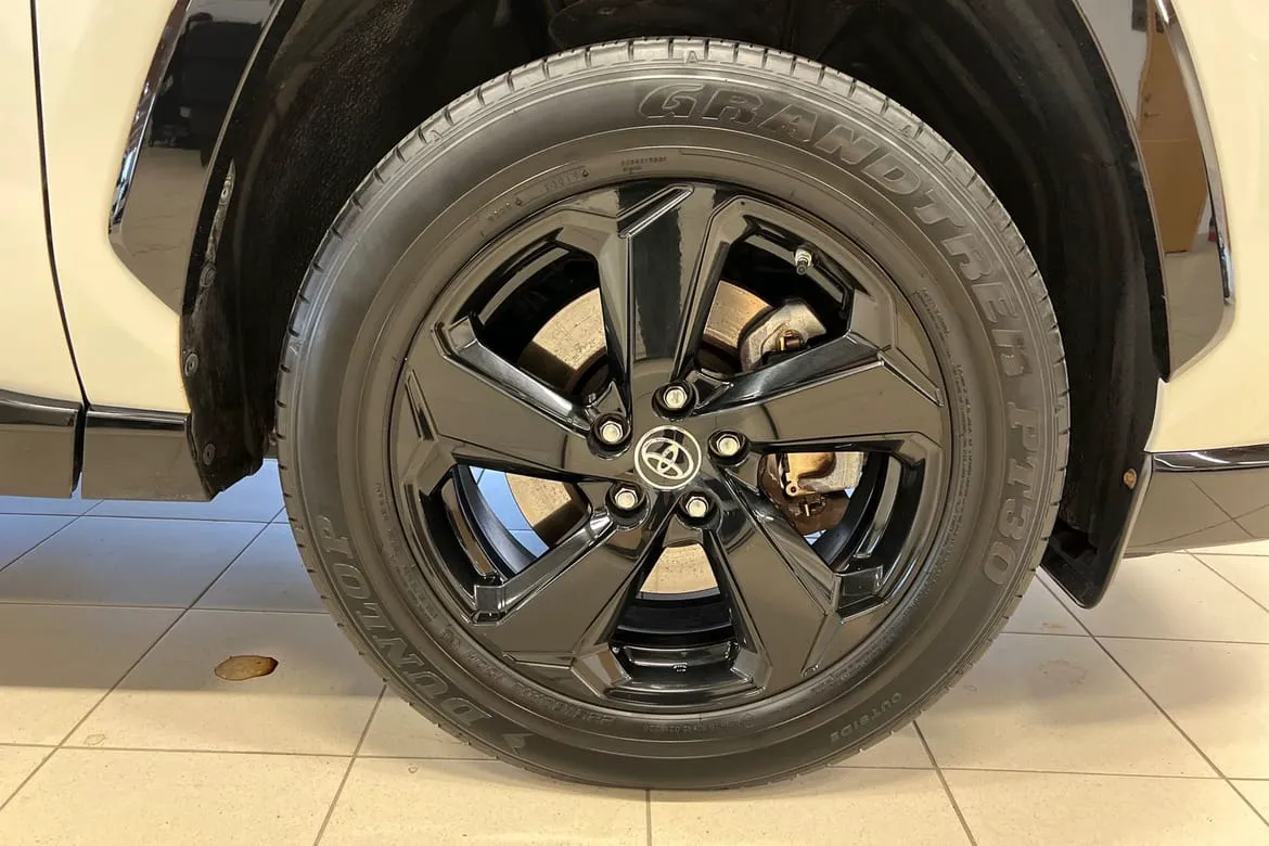 Vehicle image 16