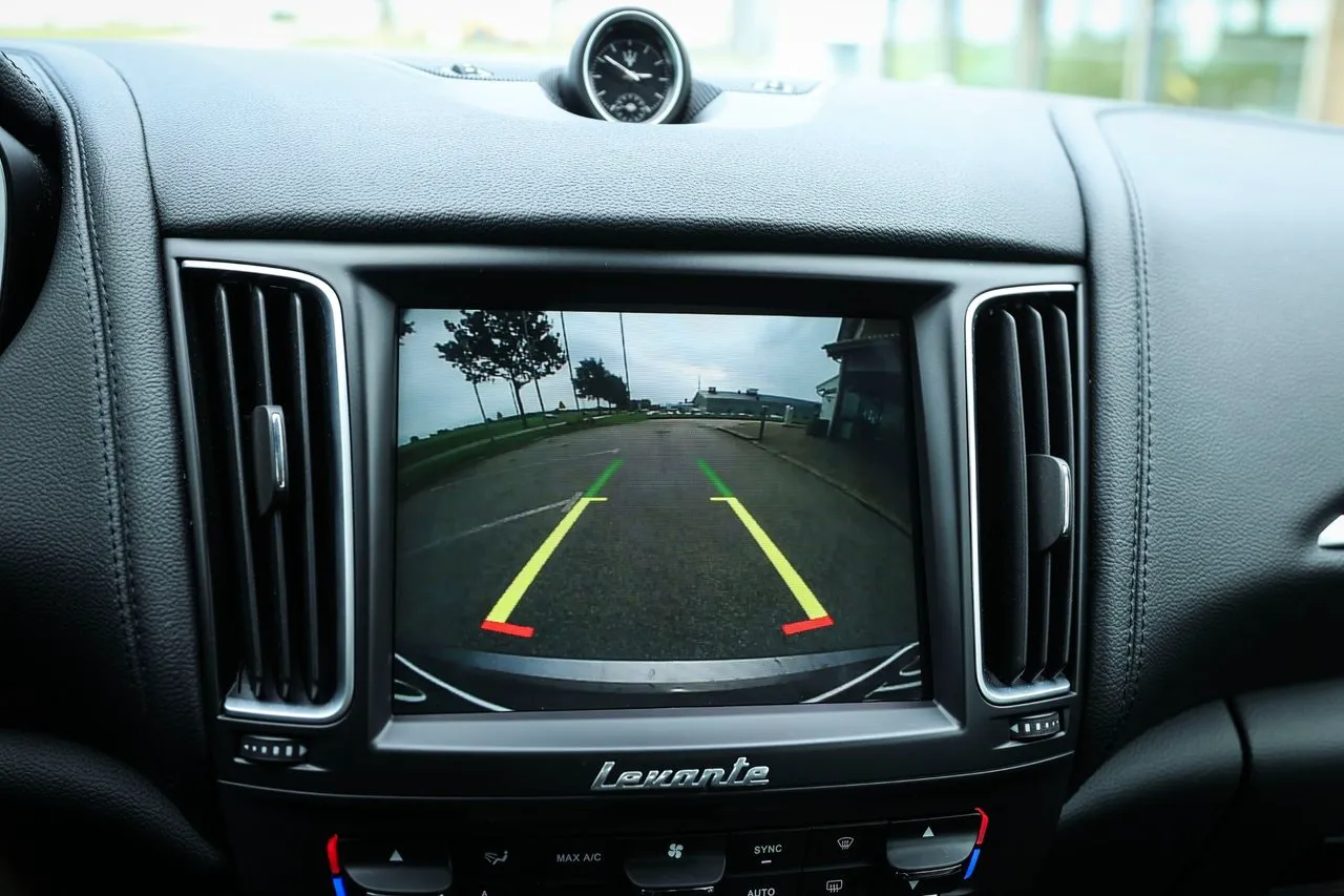 Vehicle image 18