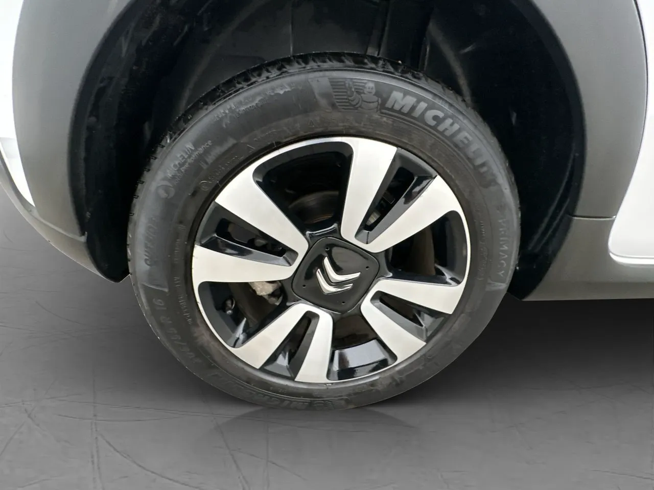 Vehicle image 28