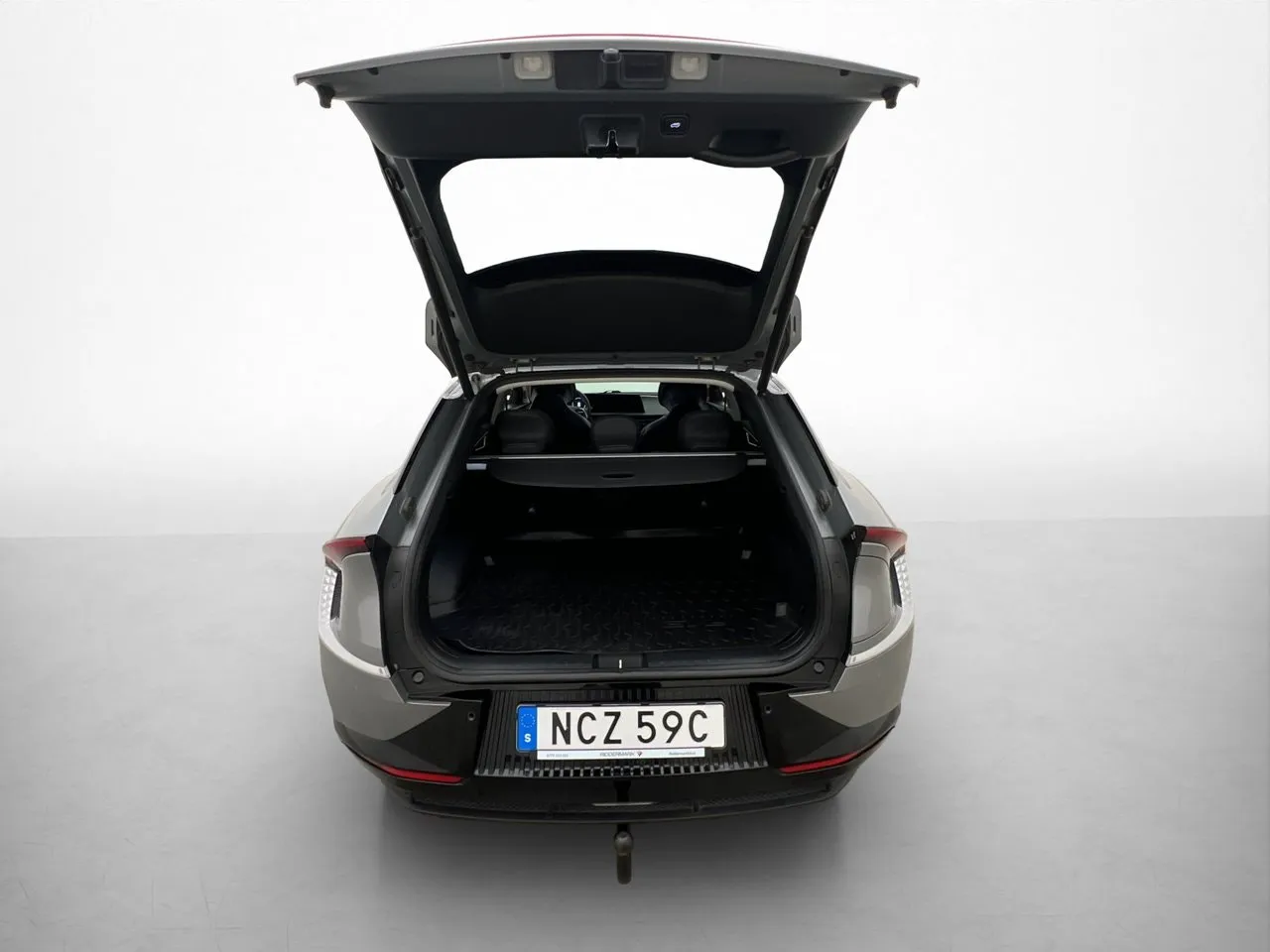 Vehicle image 32