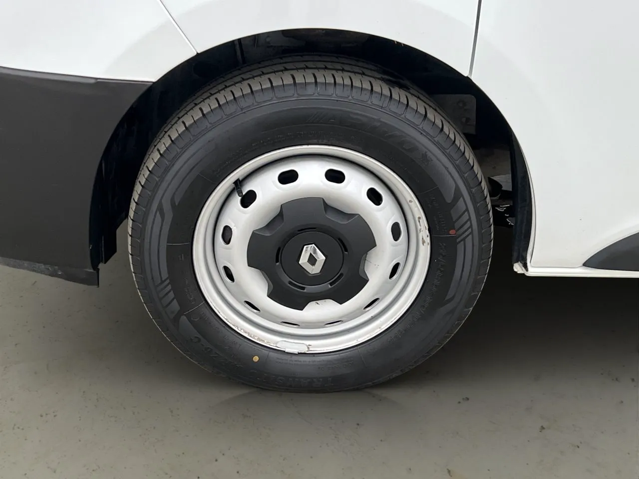 Vehicle image 27