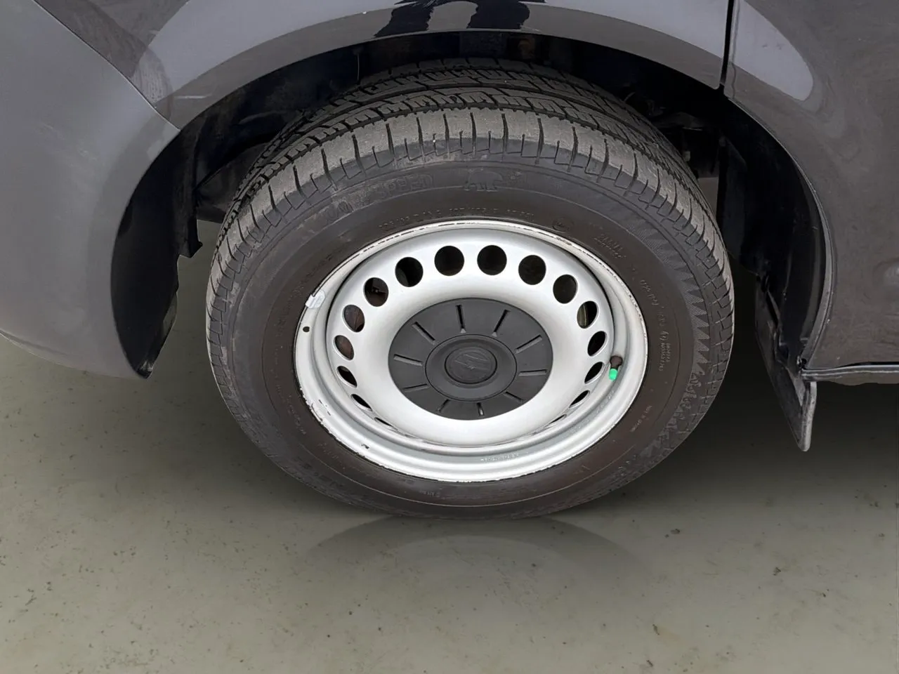 Vehicle image 28