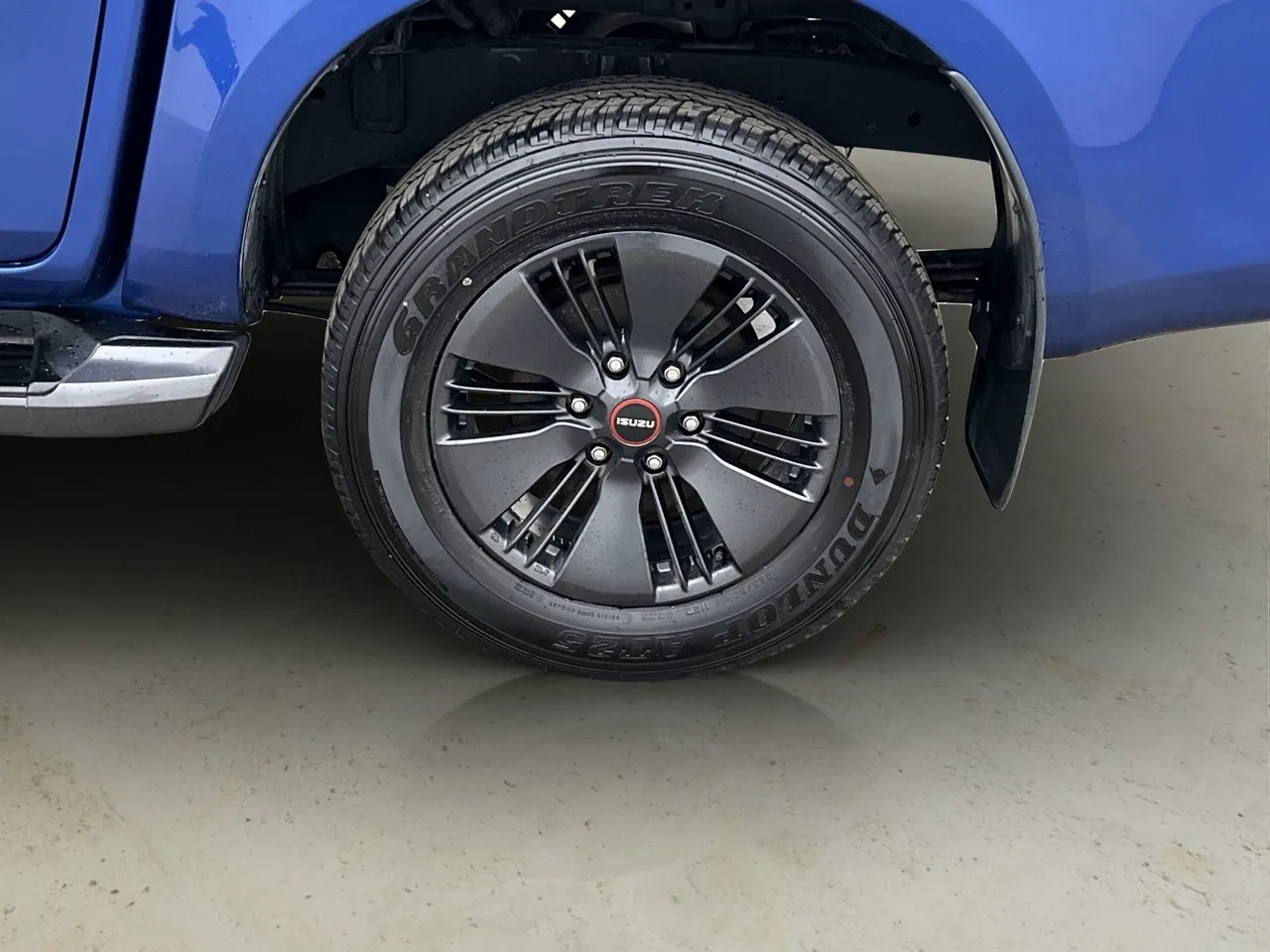 Vehicle image 30