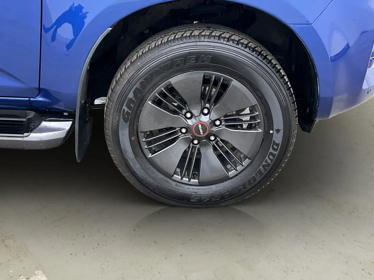 Vehicle image 32