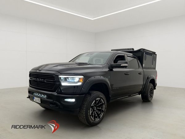 Dodge Ram 1500 Laramie Night 4x4 HUNDKÅPA Carven Pano Moms - 2020