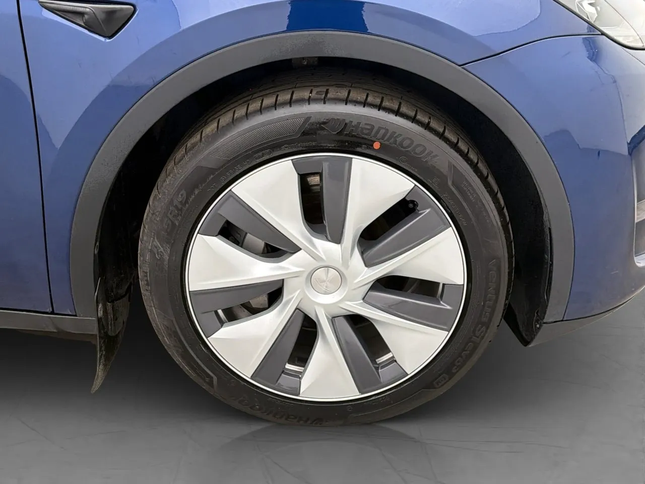 Vehicle image 32
